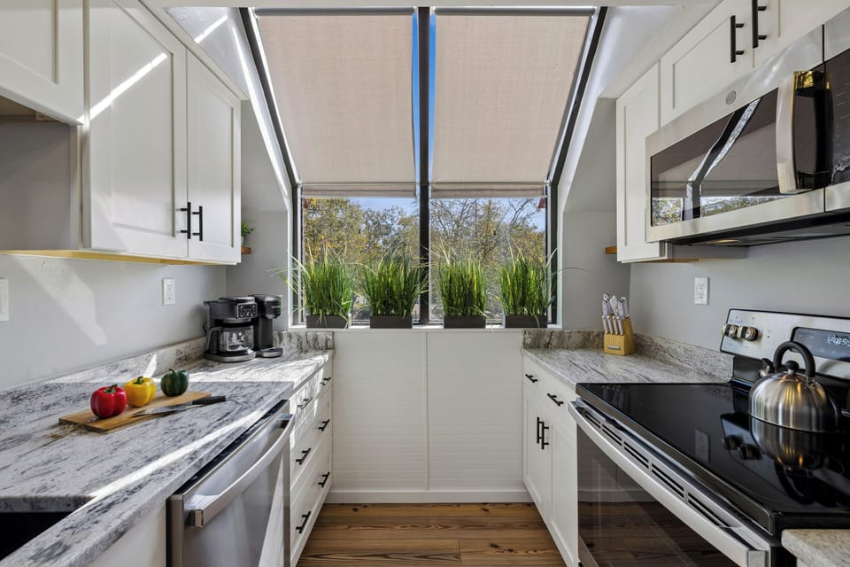 Spacious kitchen to cook a great meal!
