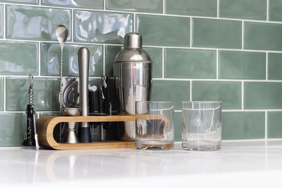 Shake up your signature drink with our cocktail set!