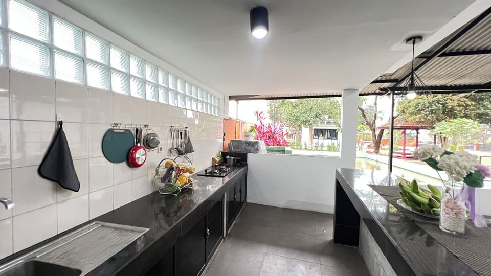 Deluxe Villa, 3 Bedrooms | Private kitchen | Fridge, microwave, stovetop, cookware/dishes/utensils