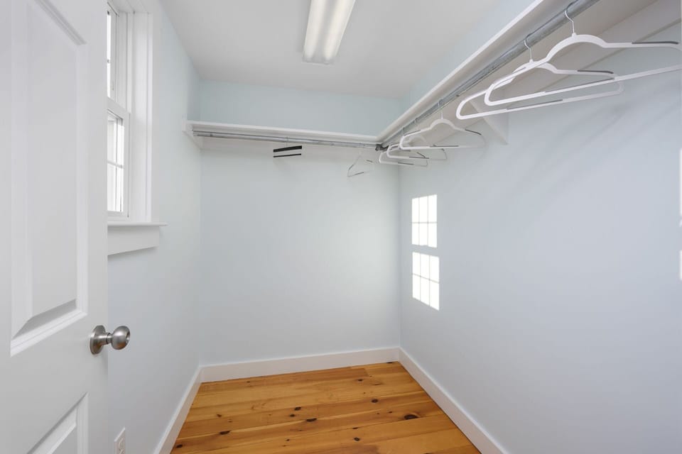 Closet in bedroom 1