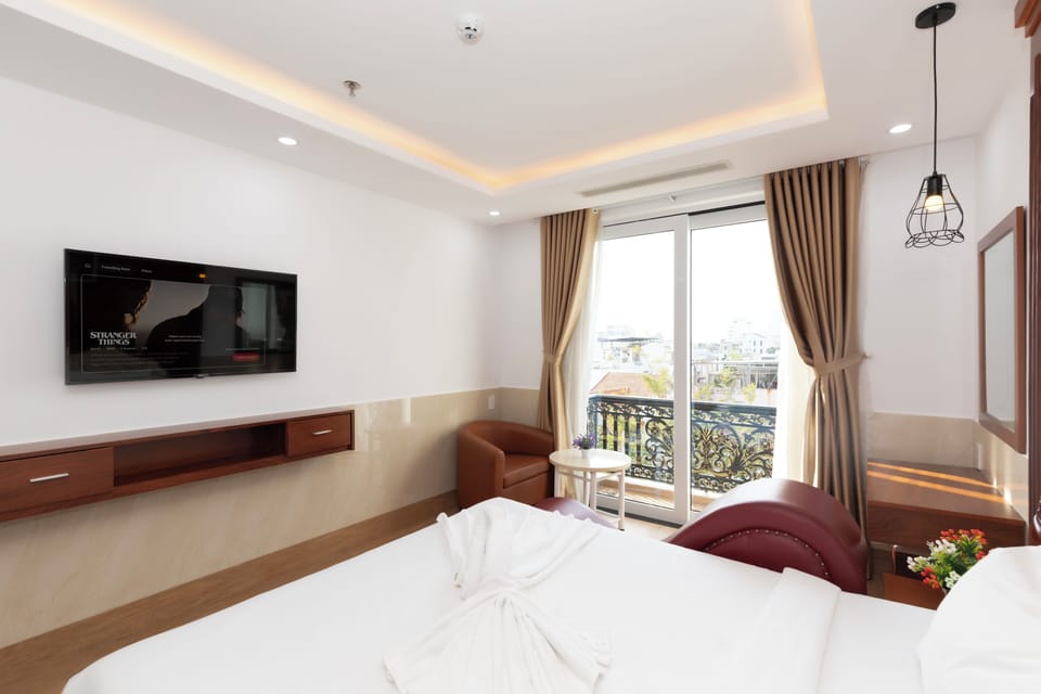 Premier Double Room | Desk, laptop workspace, WiFi (free), bed sheets