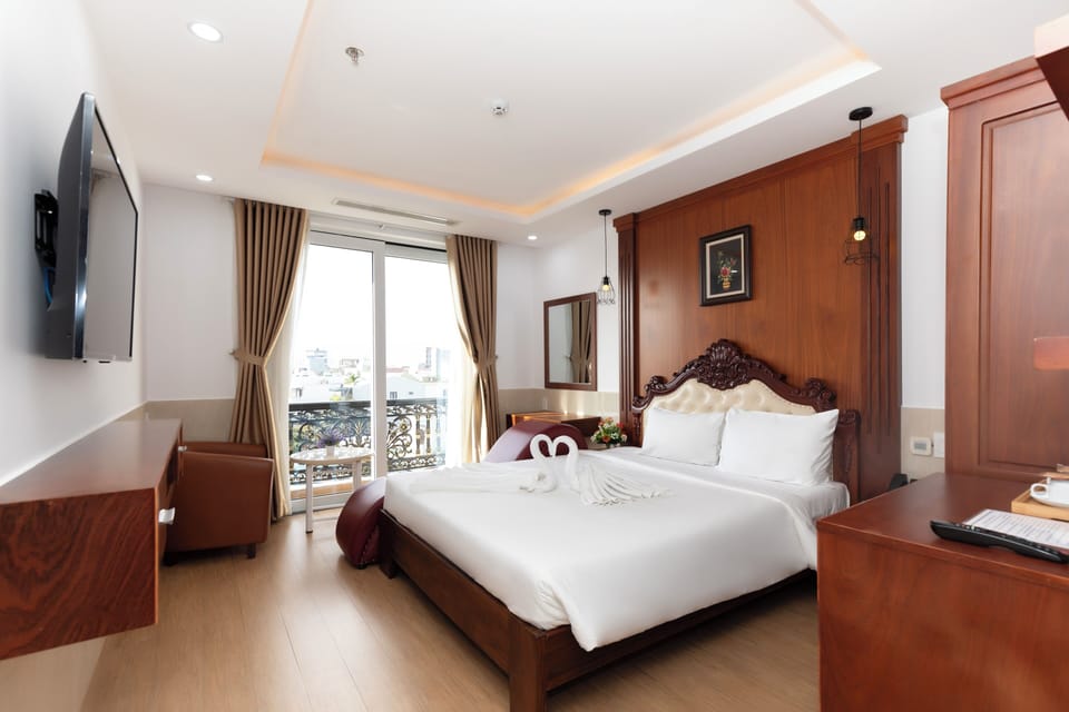 Premier Double Room | Desk, laptop workspace, WiFi (free), bed sheets