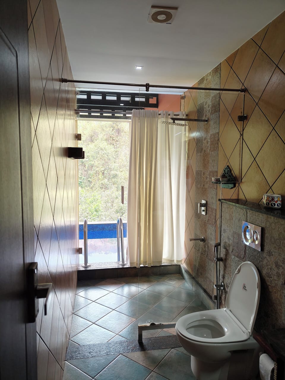 Exclusive Double Room, River View | Bathroom
