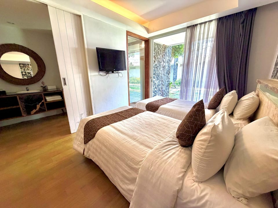 Deluxe Room Pool View | Free WiFi