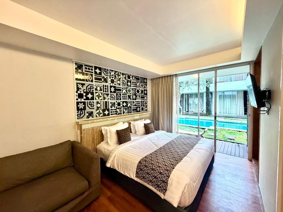 Deluxe Room Pool Access | Free WiFi