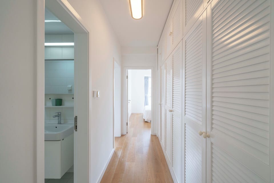 Superior Apartment, 3 Bedrooms, Balcony, City View | Bathroom | Free toiletries, hair dryer, slippers, towels