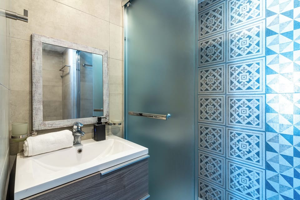 Maryam's 2-BR Apt. With Pool & Balcony in Larnaca Apartment in Larnaca