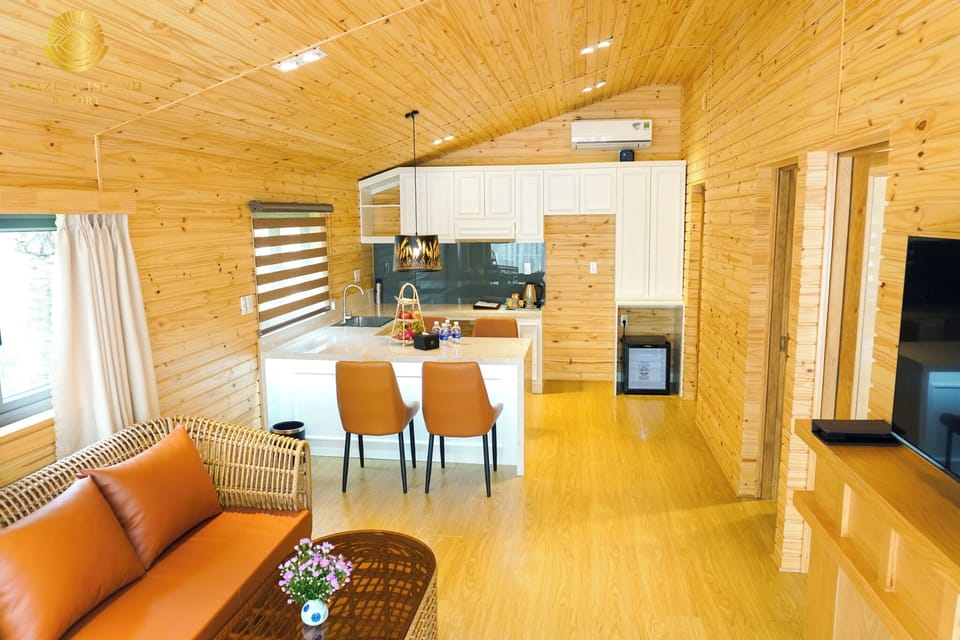 Family Bungalow, 2 Bedrooms, Lake View | Living area