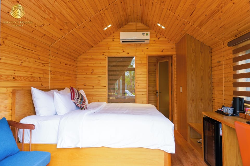 Deluxe Bungalow, Garden View | In-room safe, iron/ironing board, free WiFi