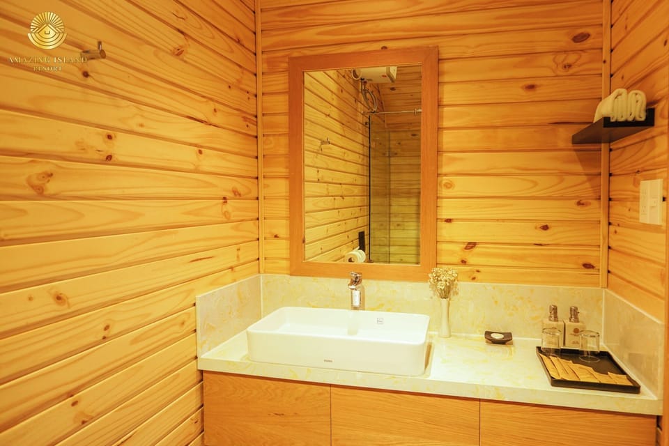 Deluxe Bungalow, Garden View | Bathroom | Shower, hair dryer, towels, soap