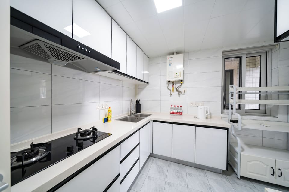 Fridge, microwave, stovetop, cookware/dishes/utensils
