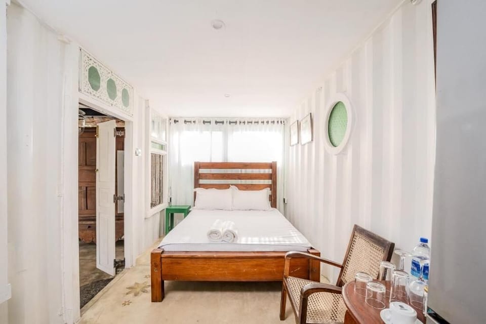 Double Room, Private Bathroom | Desk, free WiFi