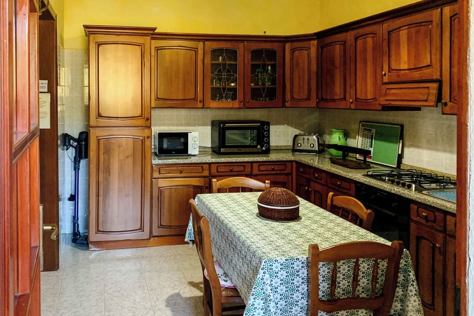 Classic Apartment, Garden View | Private kitchen | Fridge, microwave, oven, stovetop