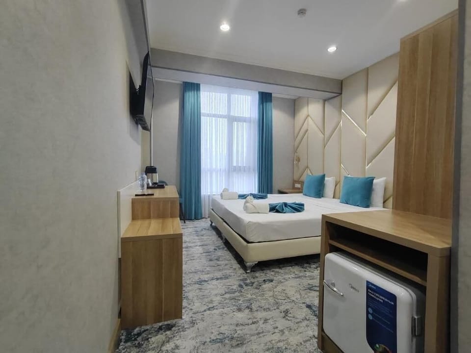 Standard Double or Twin Room, City View | Soundproofing, iron/ironing board, WiFi (free)