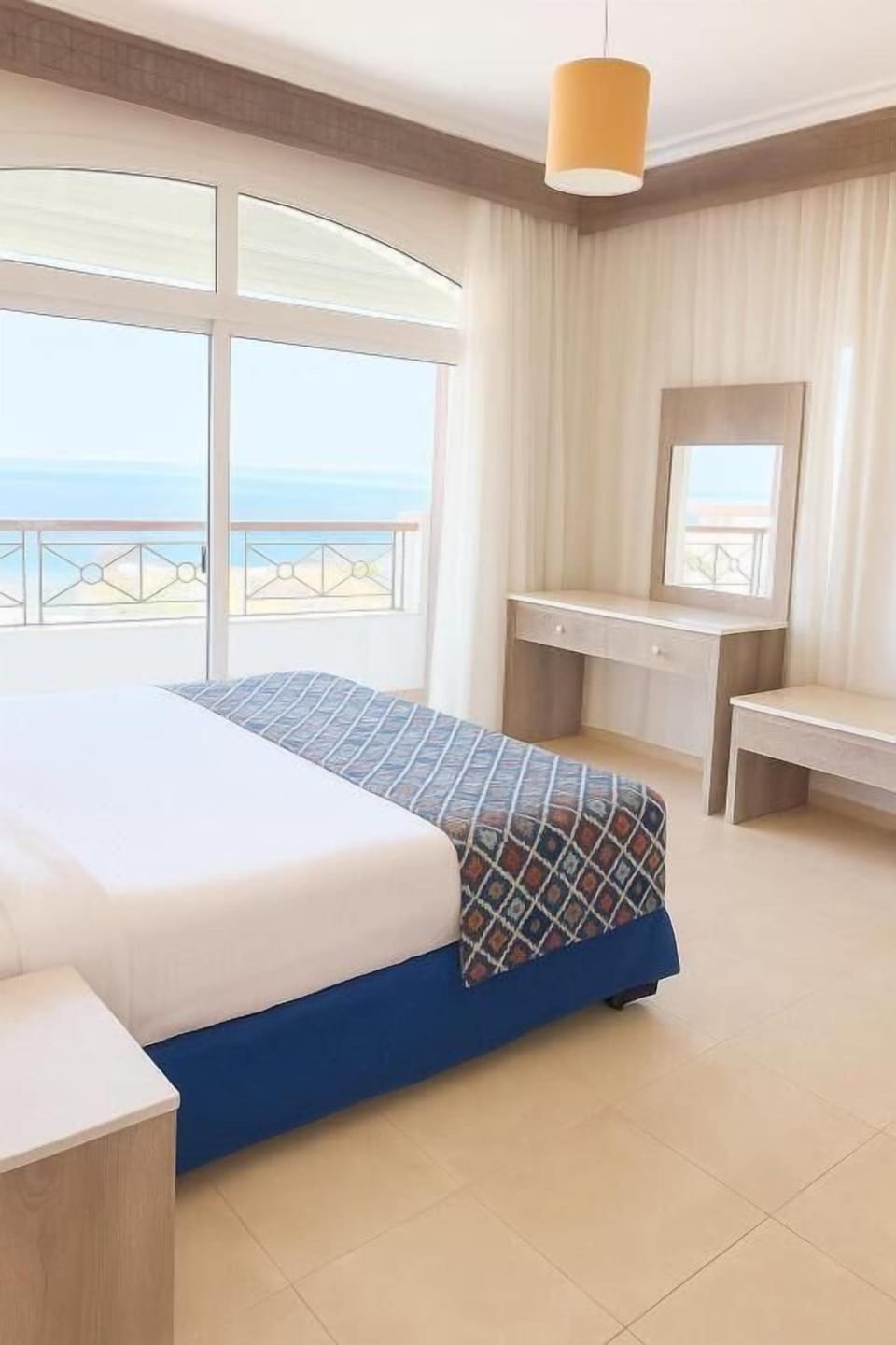 Senior Suite, Sea View | Free minibar, in-room safe, blackout drapes, soundproofing