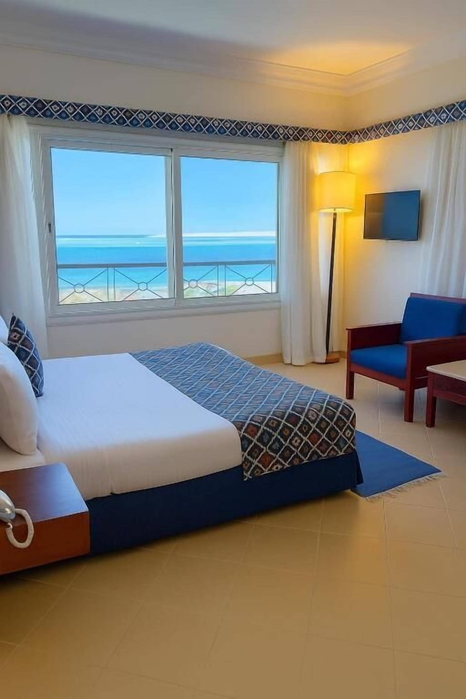 Superior Double Room, Sea View | Free minibar, in-room safe, blackout drapes, soundproofing