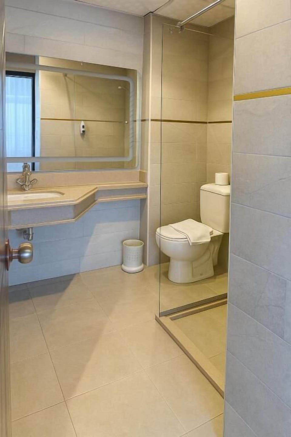 Senior Suite, Sea View | Bathroom | Shower, towels, soap, toilet paper