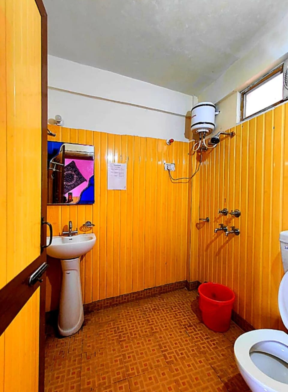 Family Room, Mountain View | Bathroom | Shower, free toiletries, towels