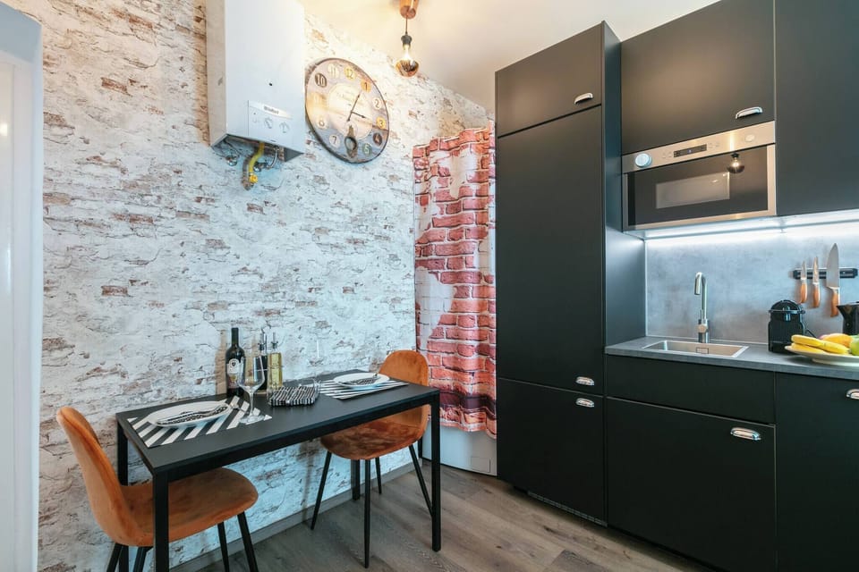 Apartment, 1 Bedroom, City View | Dining room