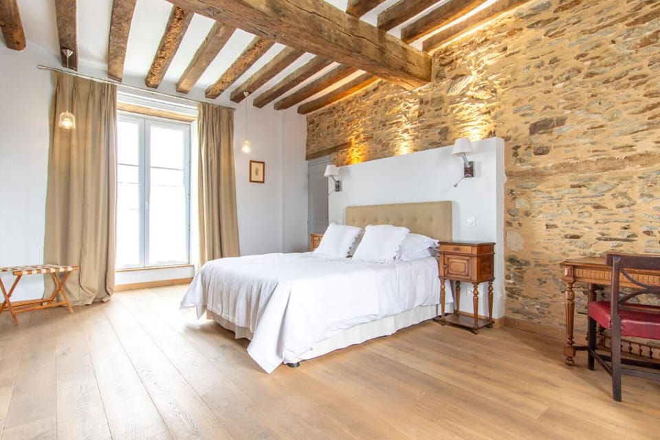 Deluxe Twin Room, Lake View | Soundproofing, free WiFi, bed sheets