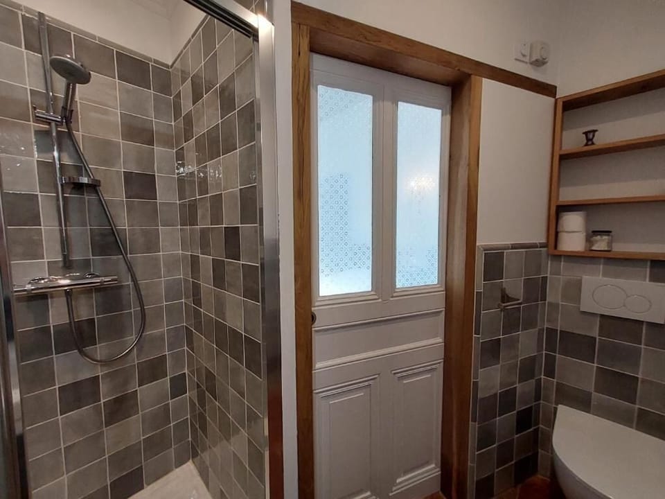 Deluxe Double or Twin Room, Garden View | Bathroom | Slippers