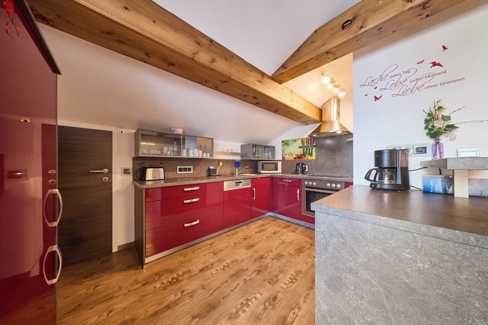 Comfort Apartment, 2 Bedrooms, Pets Allowed, Mountain View | Private kitchen | Coffee/tea maker, electric kettle, toaster