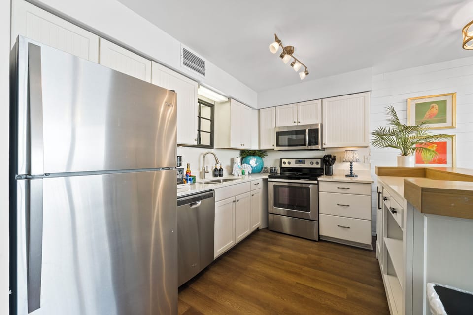 Signature Condo, 1 Bedroom, Beach View, Beachfront | Private kitchen | Fridge, microwave, oven, stovetop