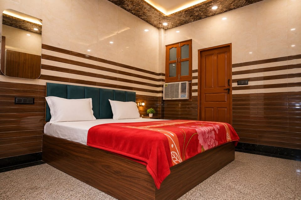 Double Room, City View | Premium bedding, desk, WiFi (free), bed sheets