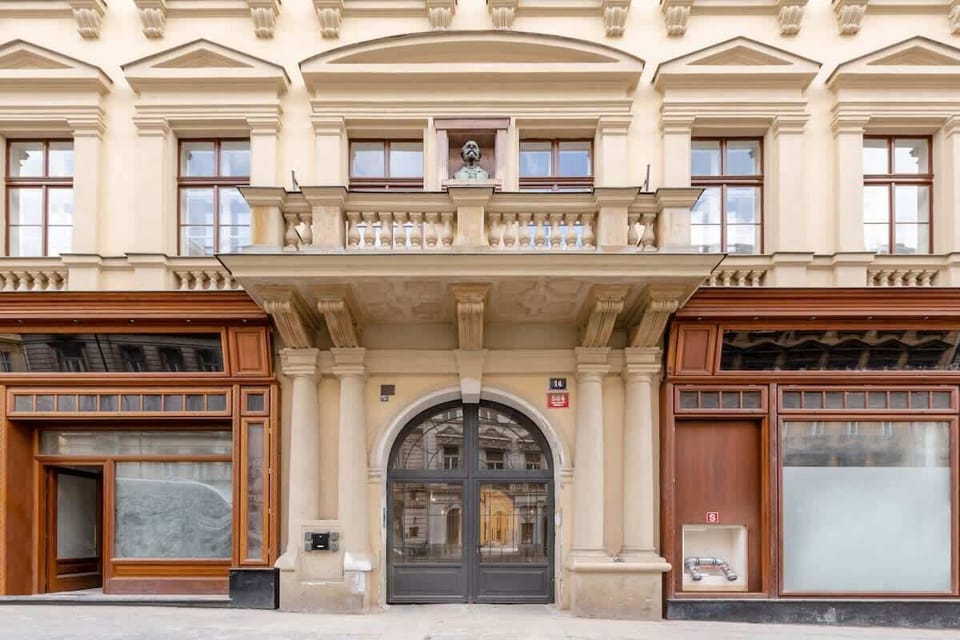 Entrance to the building 