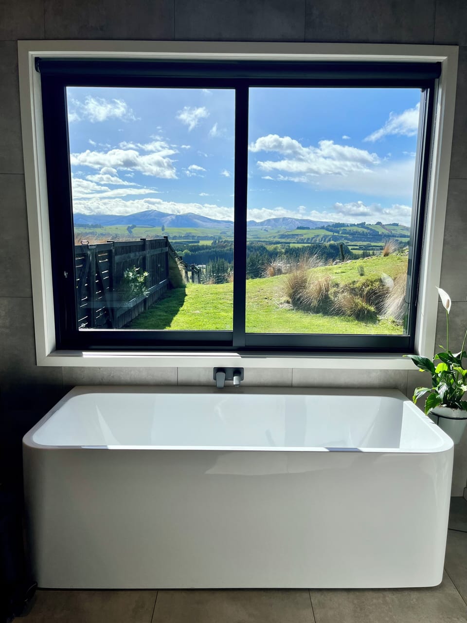 Luxury Suite, 3 Bedrooms, Mountain View | Deep soaking bathtub