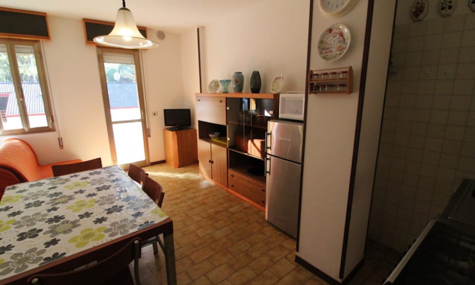 Apartment, 2 Bedrooms, Terrace | Dining room