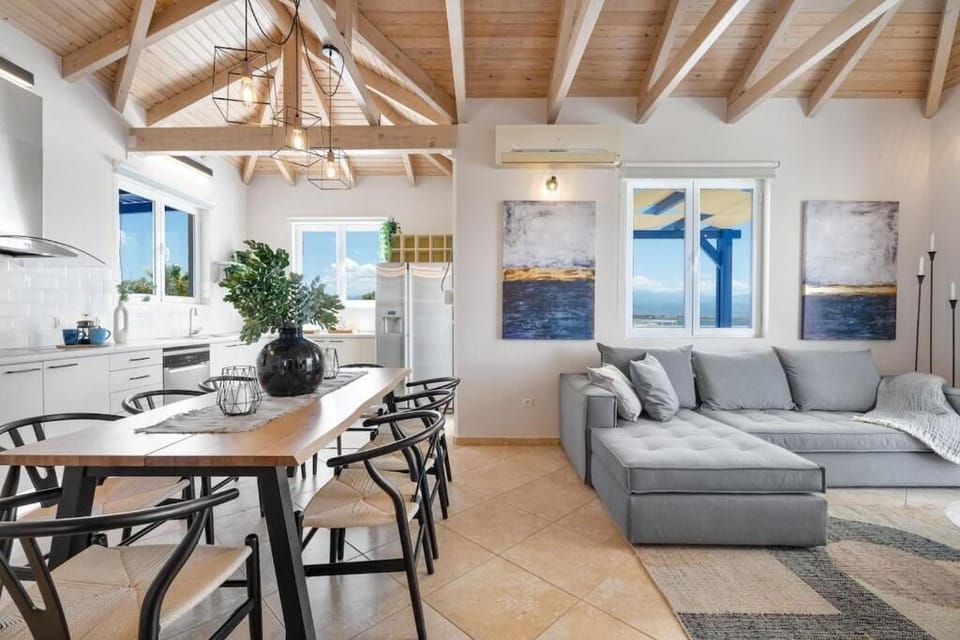 Deluxe Villa, Sea View | Interior