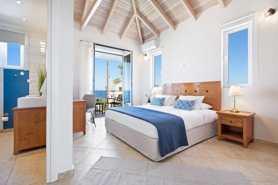 Deluxe Villa, Sea View | In-room safe, desk, laptop workspace, soundproofing