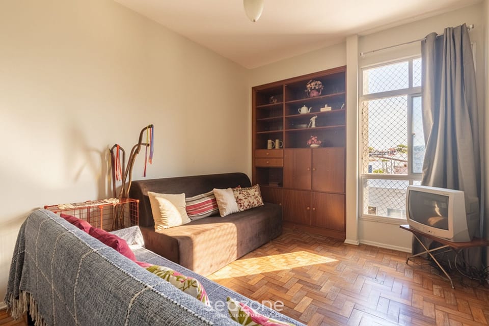 Basic Apartment | Living area