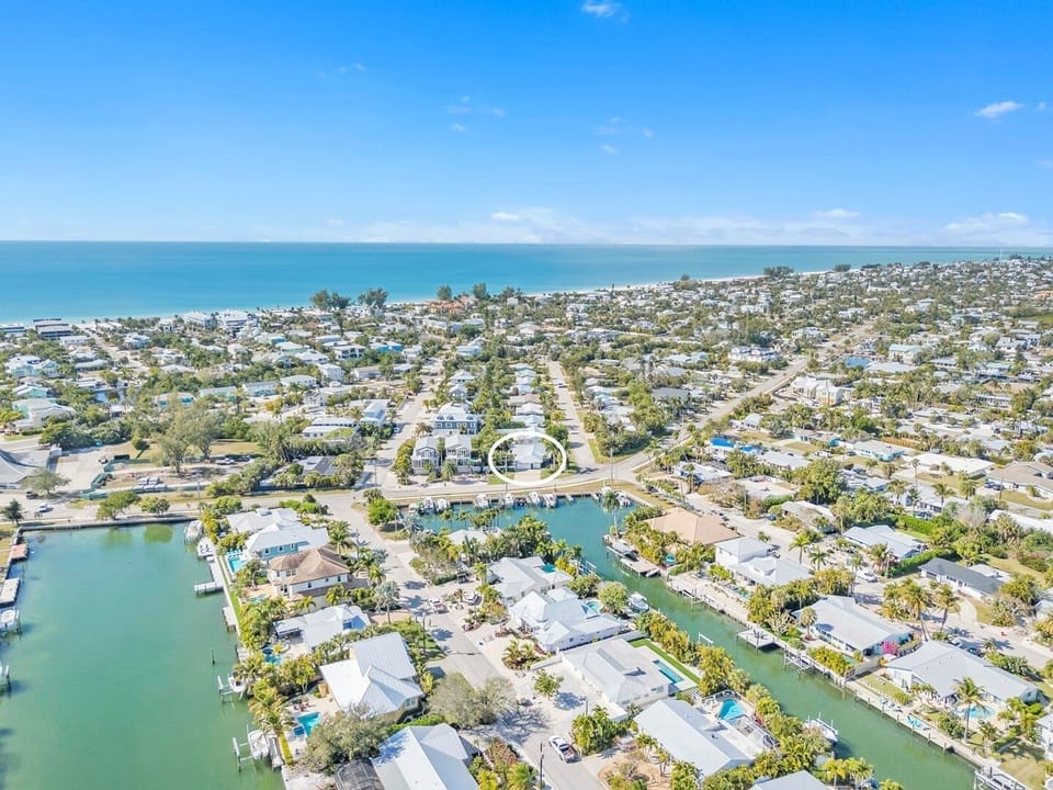 House, 3 Bedrooms | Aerial view
