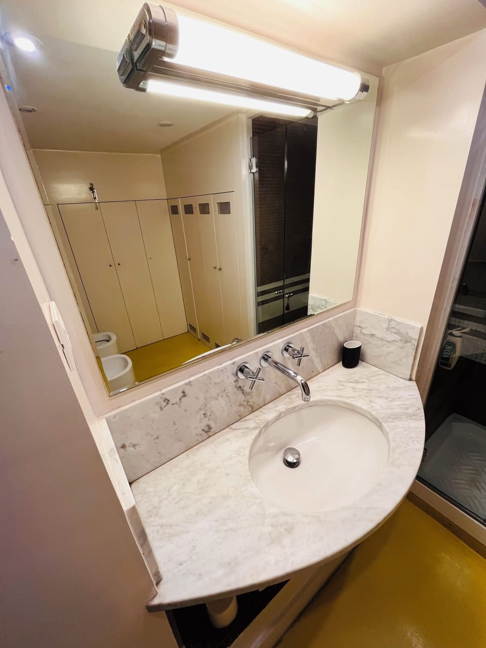 Deluxe Apartment | Bathroom