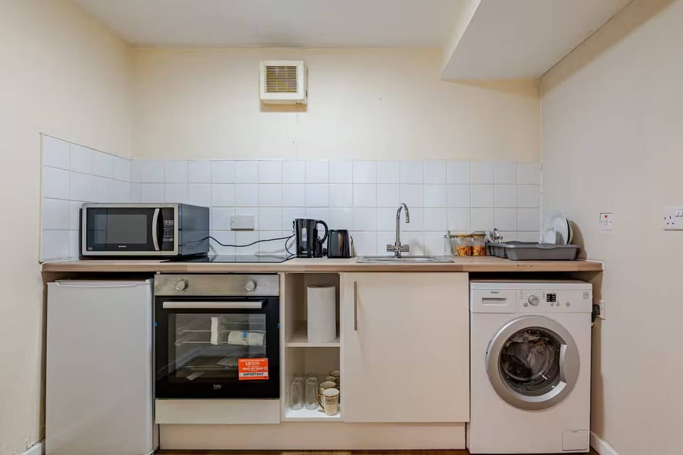 Apartment, 1 Bedroom | Private kitchen | Cookware/dishes/utensils