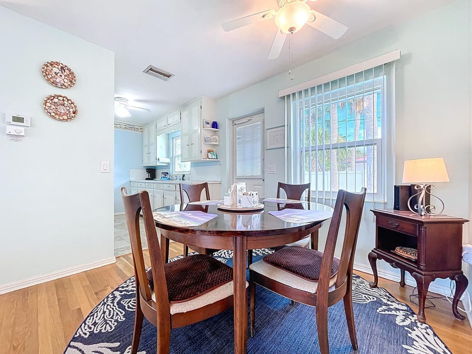 Dining room with seating for 4