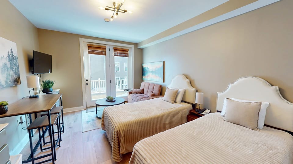 Home Decor, Screen, Bed, Furniture, Lamp