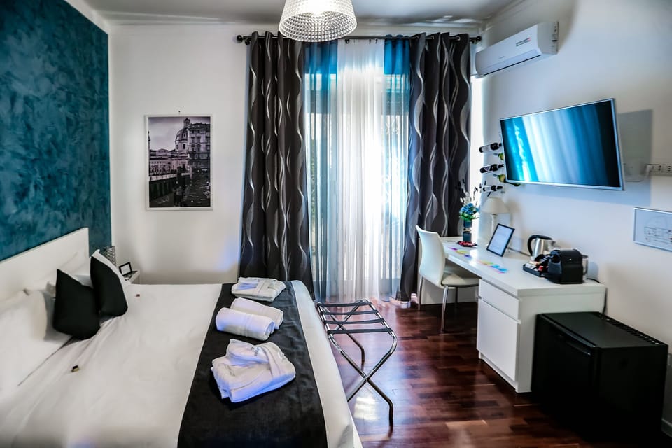 Standard Double Room, Ensuite, Garden View | In-room safe, laptop workspace, blackout drapes, iron/ironing board