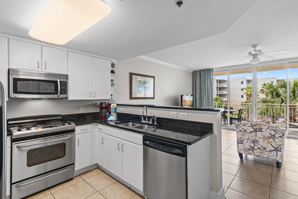 Full kitchen
