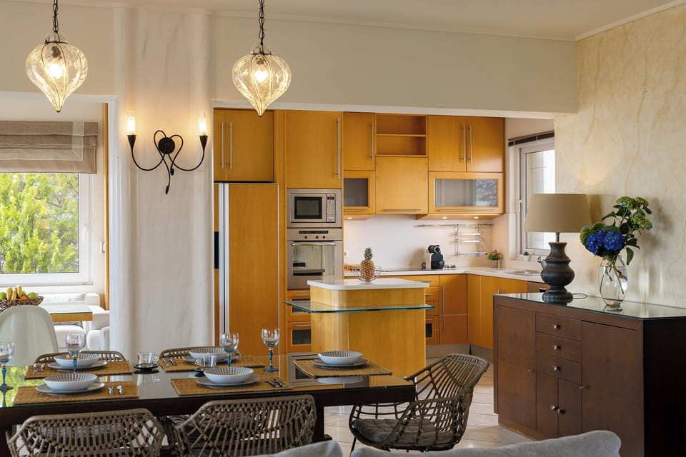 Superior Villa, Sea View | Living area | 45-inch Smart TV with satellite channels, Netflix, table tennis