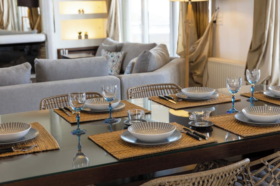 Superior Villa, Sea View | Dining room