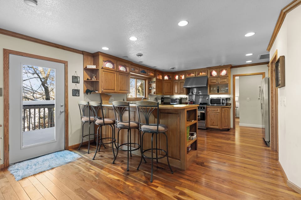 Kitchen island seats 4 