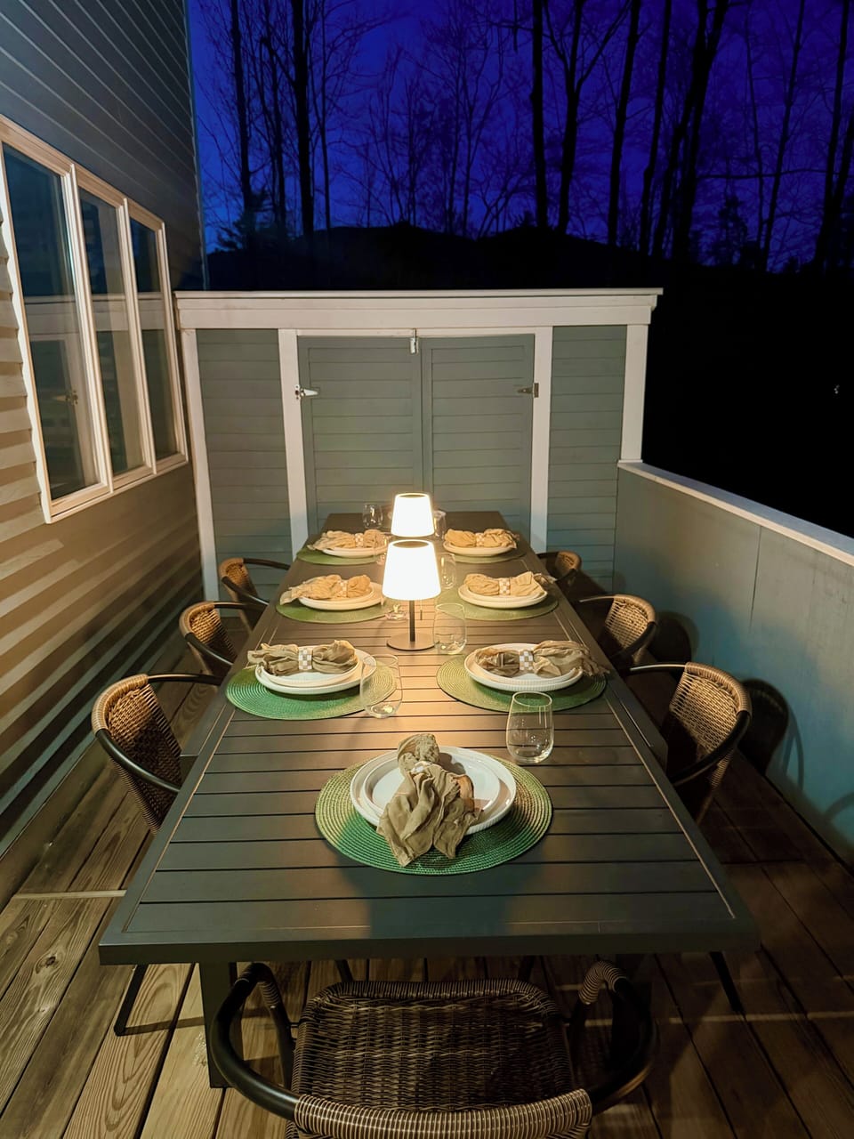 Outdoor dining