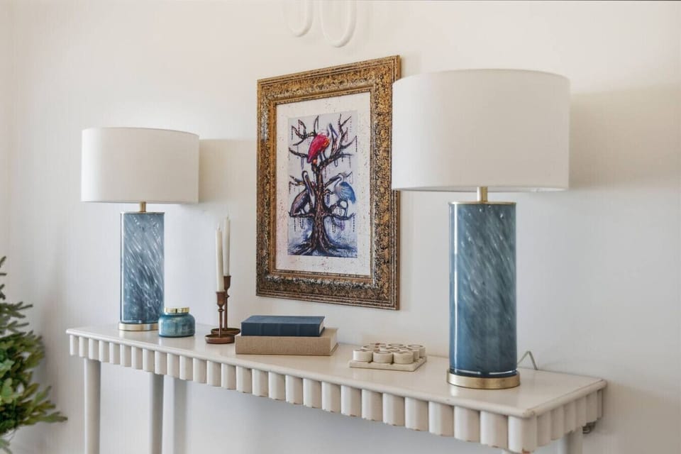 Decorated entry space — Cozy and welcoming