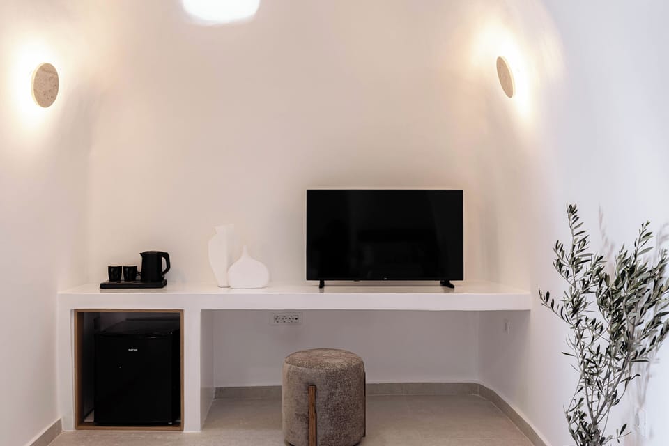 Honeymoon Suite, Balcony, Resort View | In-room safe, free WiFi