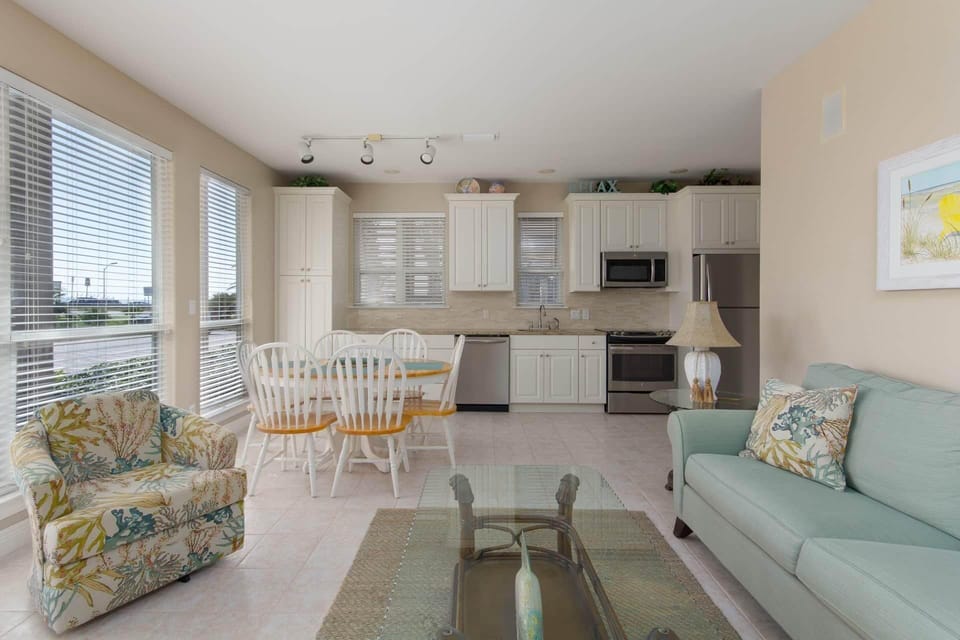 House, Multiple Beds (Destiny Beach Villas #9A&B) | Living area