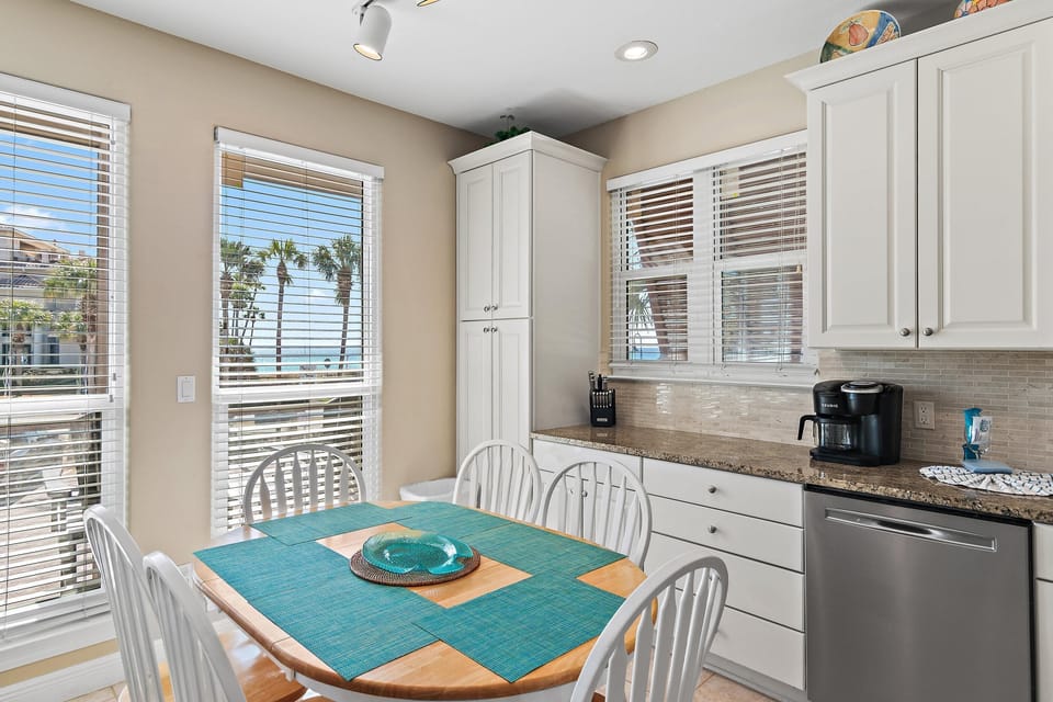 House, Multiple Beds (Destiny Beach Villas #9A&B) | Dining