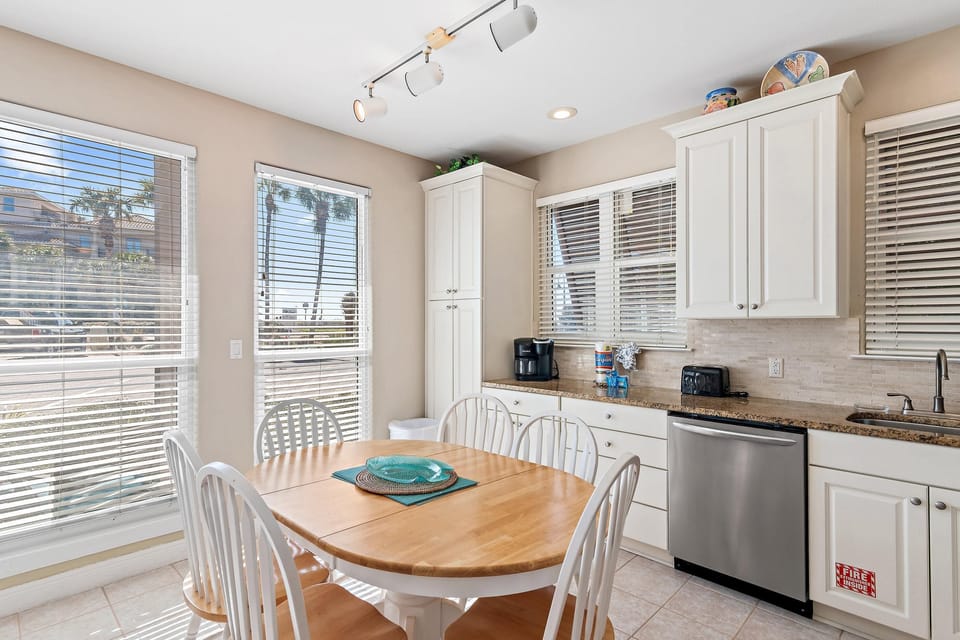 Condo, Multiple Beds (Destiny Beach Villas #9B) | Dining